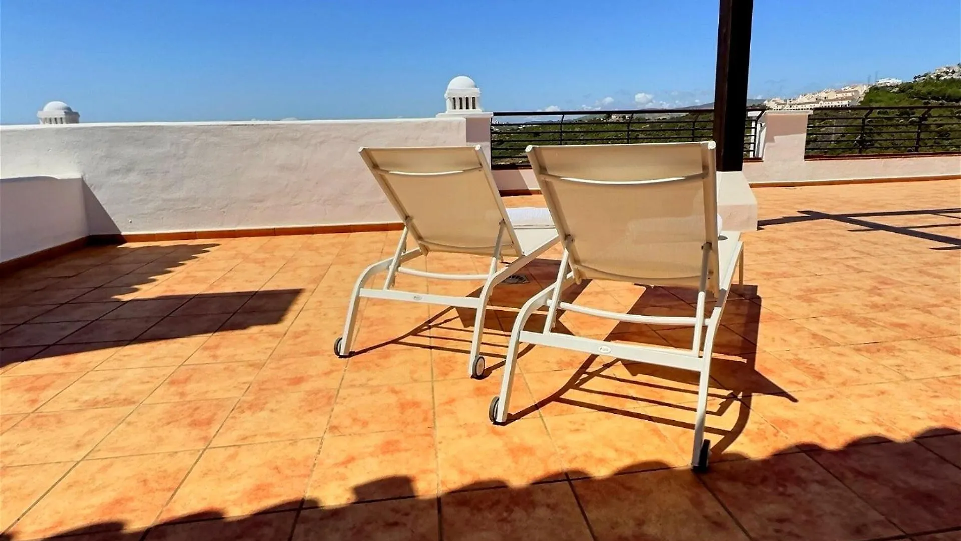 Amazing Sea Views From This Exquisite Three-Bedroom Penthouse Apartment Buenas Noches 0*,