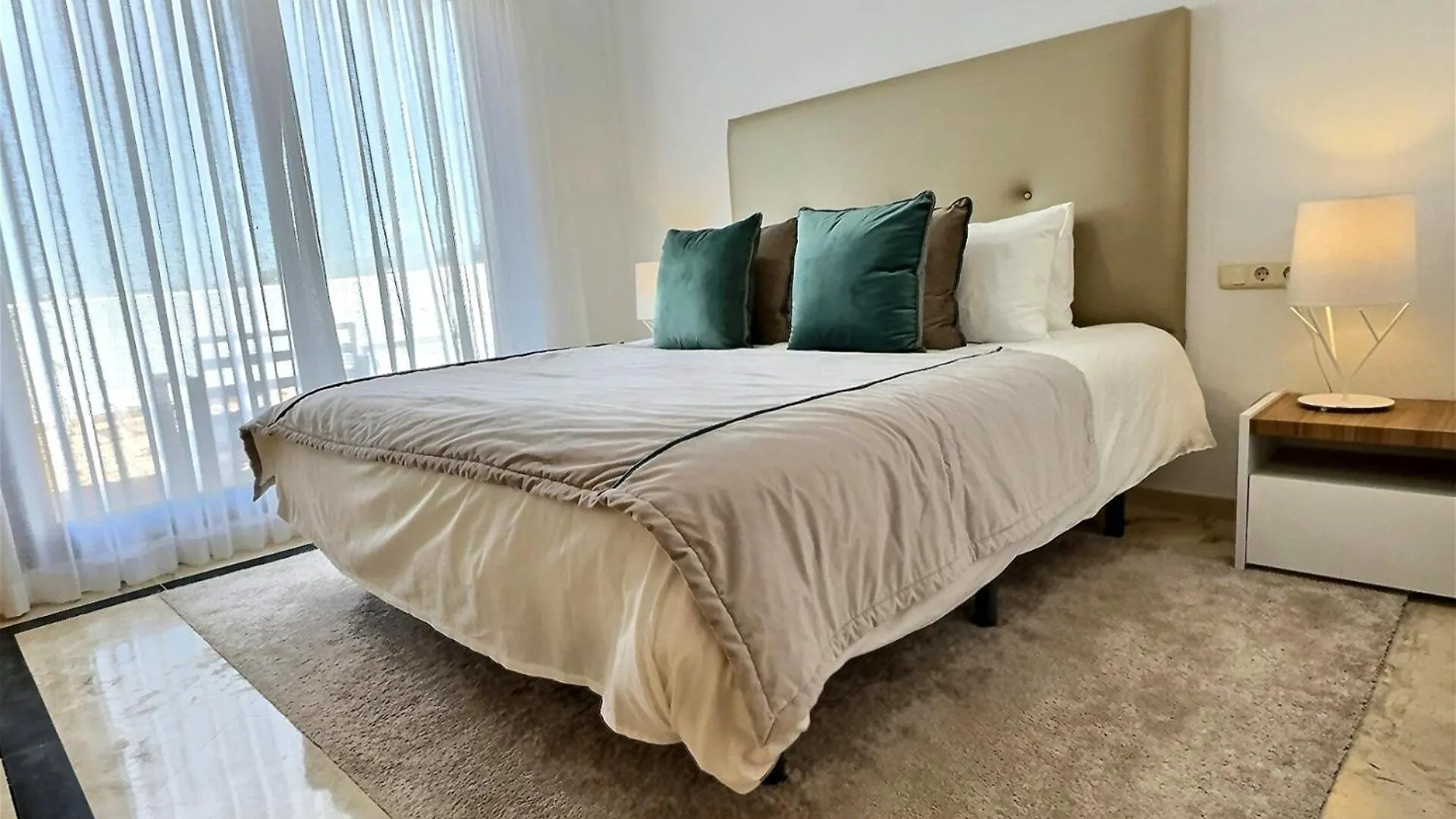 Amazing Sea Views From This Exquisite Three-Bedroom Penthouse Apartment Buenas Noches 0*,
